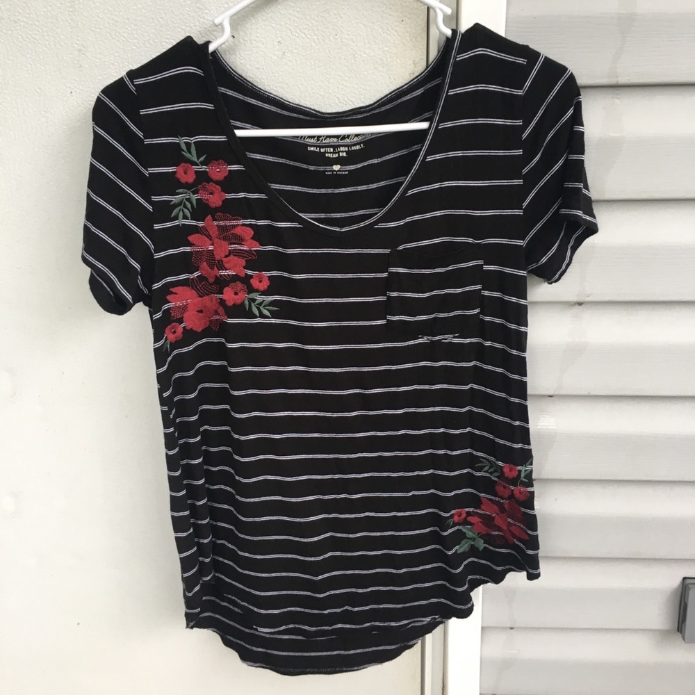 HOLLISTER T-SHIRT